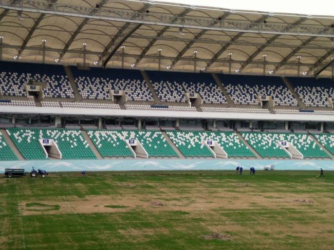 ФОТО: “Миллий” стадионининг чими алмаштирилмоқда