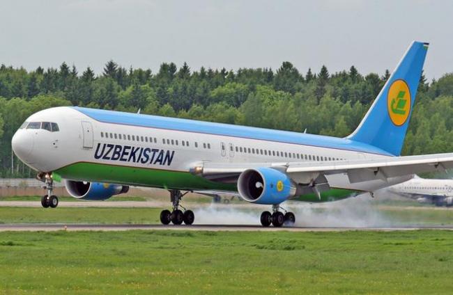 Наманганга вақтида етиб бора олмаган йўловчилар «Uzbekistan Airways»  борткузатувчисини жароҳатлади