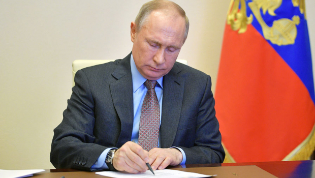 Владимир Путин қайси вакцинани танлаганини айтди