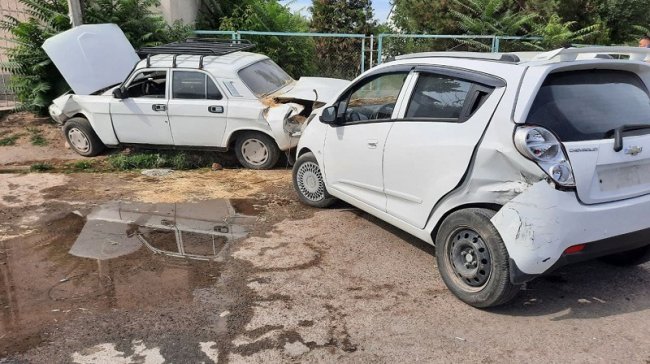 Фото: Тошкент вилоятида 8та автомобиль иштирокида “авария” содир бўлди