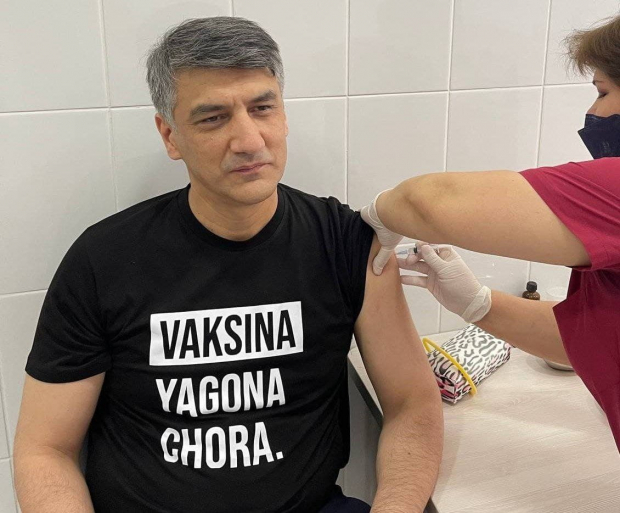 Миллий тикланиш партияси етакчиси Алишер Қодиров коронавирусга қарши вакцина олди