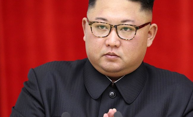 Чиновники из Северной Кореи получили выговор от Ким Чен Ына за аморальное поведение и были уволены