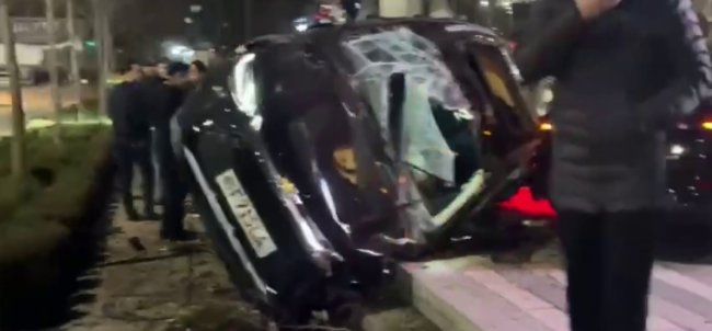 В Мирабадском районе перевернулся автомобиль «Ford Mustang»