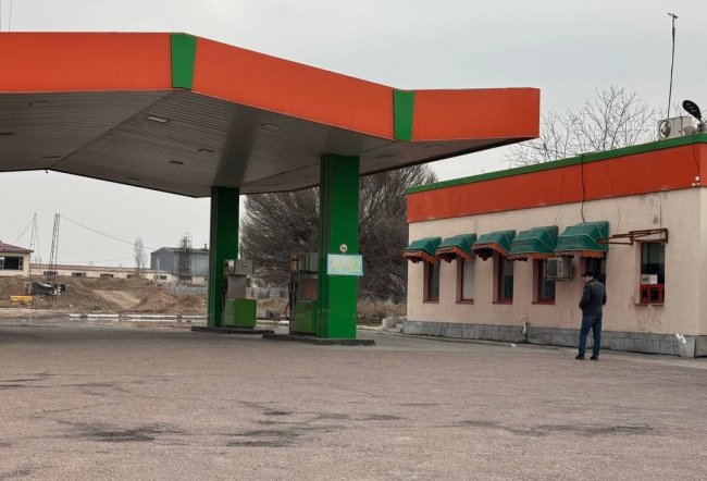 В Ахангаране АЗС заплатит 90,5 млн сумов штрафа за торговлю некачественным бензином