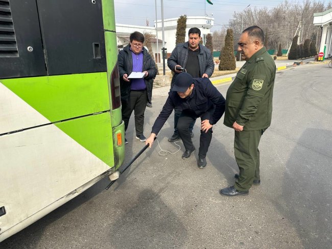 В Ташкенте экологи проводят рейды по выявлению транспортных средств, загрязняющих атмосферу