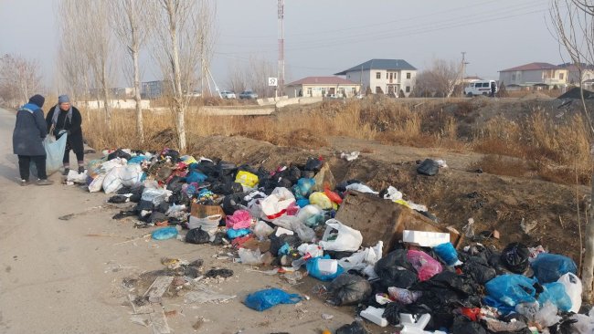 Жители одной из махаллей Ургенча пожаловались на скопление и невывоз мусора