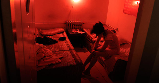 В Каракалпакстане гражданин организовал притон разврата в квартире своего знакомого