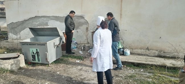 В Джизаке сотрудники стоматологии выбрасывали использованные медицинские инструменты в обычный мусор