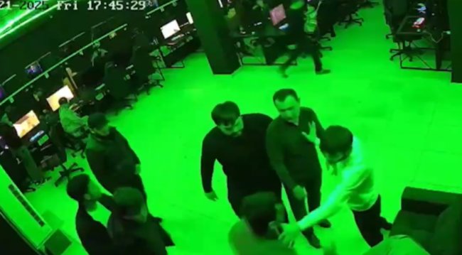 В Фергане несколько мужчин устроили драку в компьютерном клубе