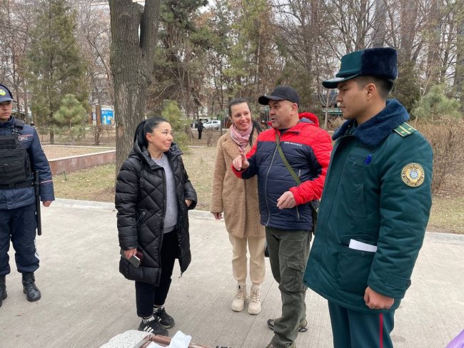 В Ташкенте отзывчивые люди и инспектор профилактики вернули гостье из Самарканда потерянную сумку