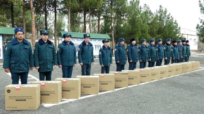 В Навои инспекторам профилактики выдали новые компьютеры