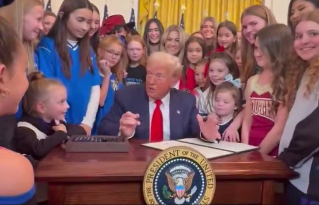 Президент США запретил трансгендерам принимать участие в женских соревнованиях