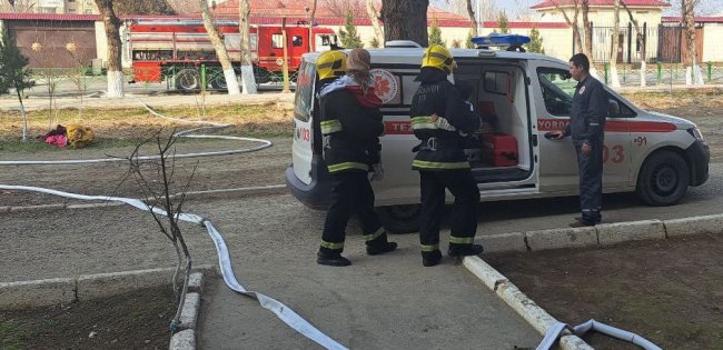 В городе Ширин спасатели вытащили из огня трёх детей
