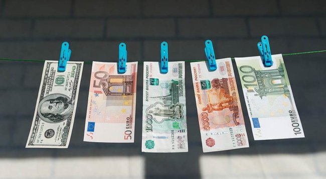 В Узбекистане курс доллара США продолжает стремительно падать