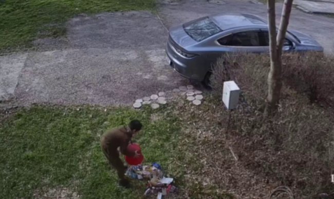 В Юнусабадском районе мальчик выбросил мусор под окнами своих соседей - видео