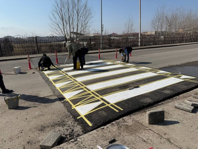 Фоторепортаж: В Самаркандской области обустраивают безопасные пешеходные переходы