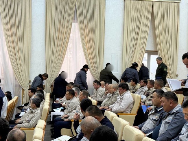 Семь сотрудников компаний Самарканда, из сферы энергетики, пришли на совещание и отправились в тюрьму