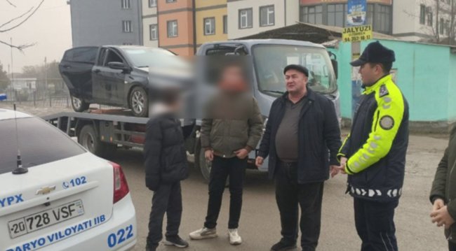 В Гулистане 14-летний мальчик приехал в школу за рулём автомобиля Onix и устроил ДТП