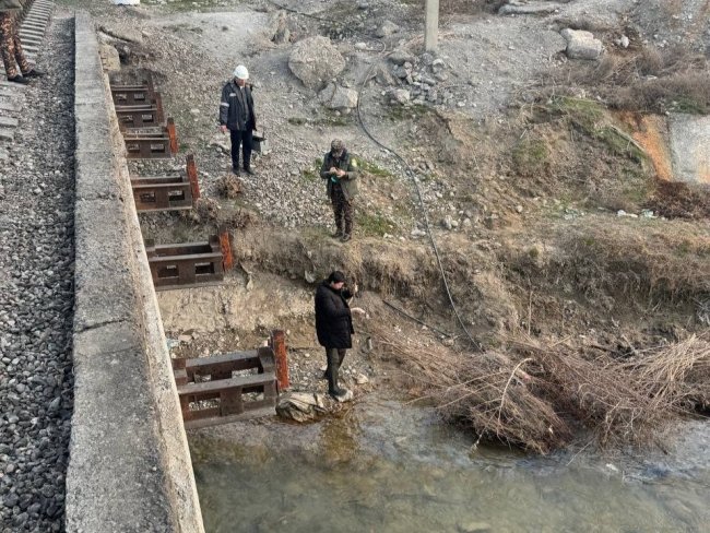 Ферганский канал оказался загрязнён нефтепродуктами