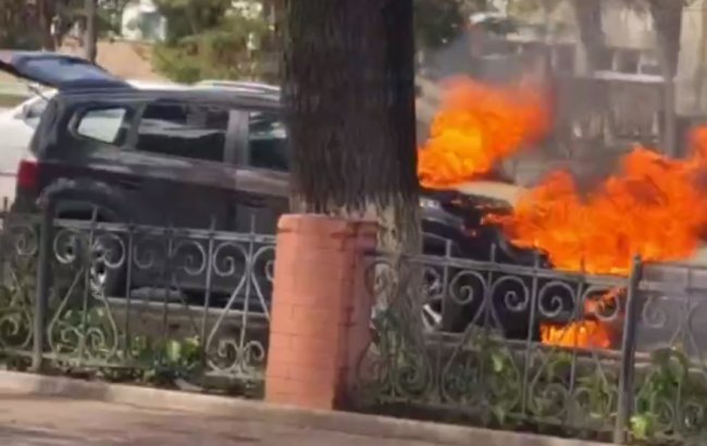 В Ташкенте загорелся автомобиль Orlando