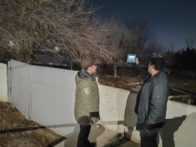 Сегодня ночью экологи отбирали пробы атмосферного воздуха в Юнусабадском районе