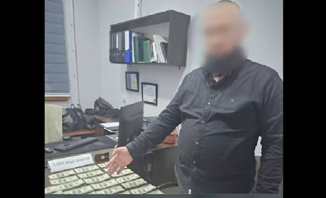В Фергане мужчина занимался мошенничеством с отправкой людей в Хадж