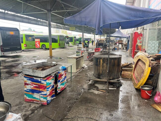 В Ташкенте мужчина превратил в свалку свою мини-пекарню