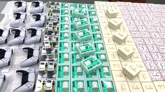 Пассажир авиарейса Сеул-Ташкент пытался скрыть от таможни джойстики и косметику на 91 млн сумов