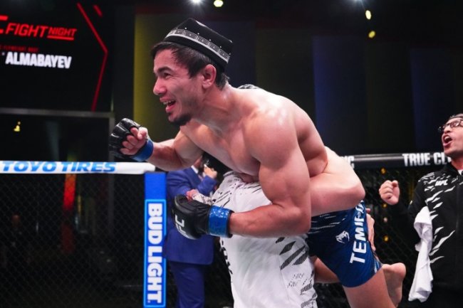 Узбекский боец UFC получил квартиру за победу над американцем