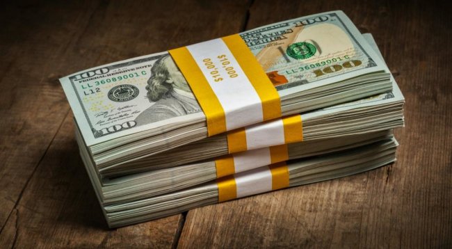 В Узбекистане доллар США продолжает стремительно дорожать