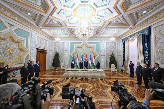 Между Таджикистаном и Узбекистаном ратифицирован Договор о союзнических отношениях