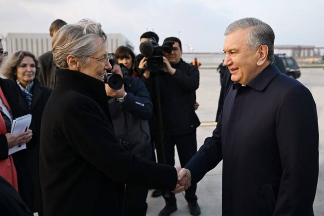 Шавкат Мирзиёев начал свой государственный визит во Францию