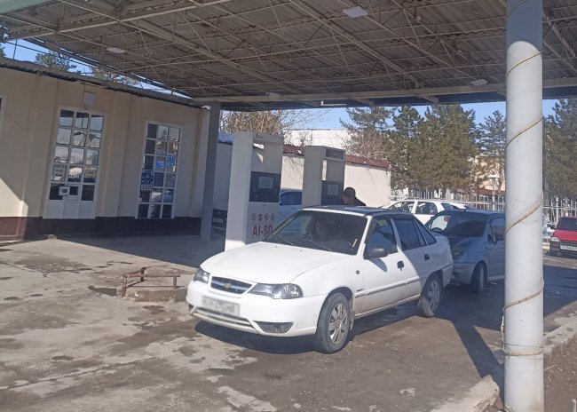 В Кашкадарьинской области выявили АЗС, на которой продавали некачественный бензин