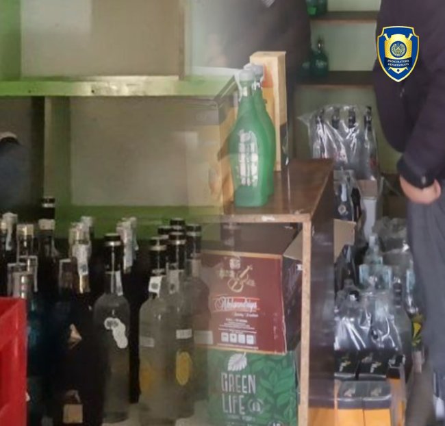 В Джизаке и Хорезме пресекли торговлю алкоголем, опасным для здоровья человека