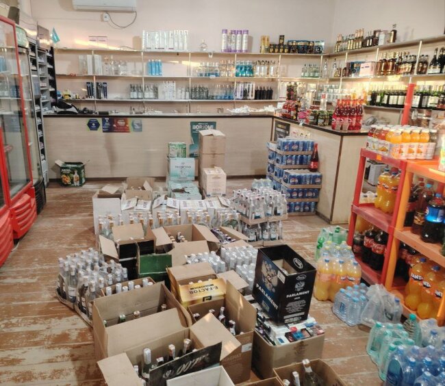 В Кашкадарье выявили два магазина, в которых продавали палёную водку