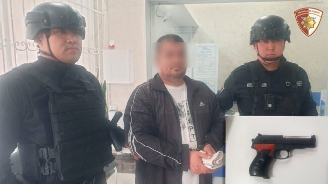 Мужчина с игрушечным пистолетом ворвался в банк в Юнусабадском районе и попытался его ограбить