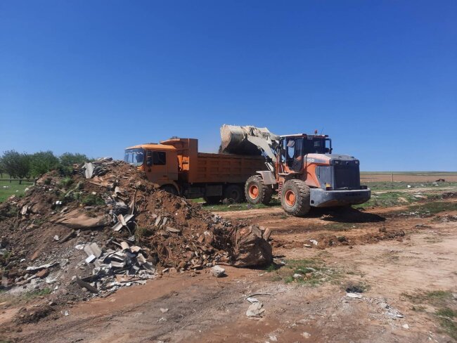 В Кибрайском районе ликвидировали стихийную мусорную свалку