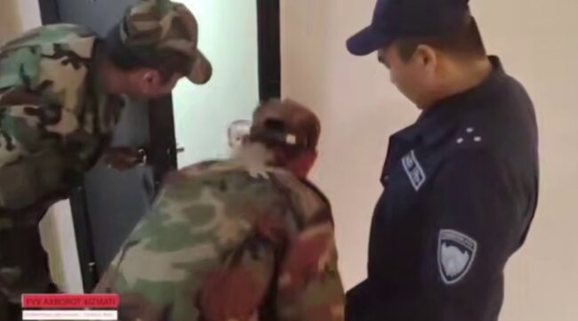 В Нурафшане женщина случайно заперла своего годовалого ребёнка в квартире