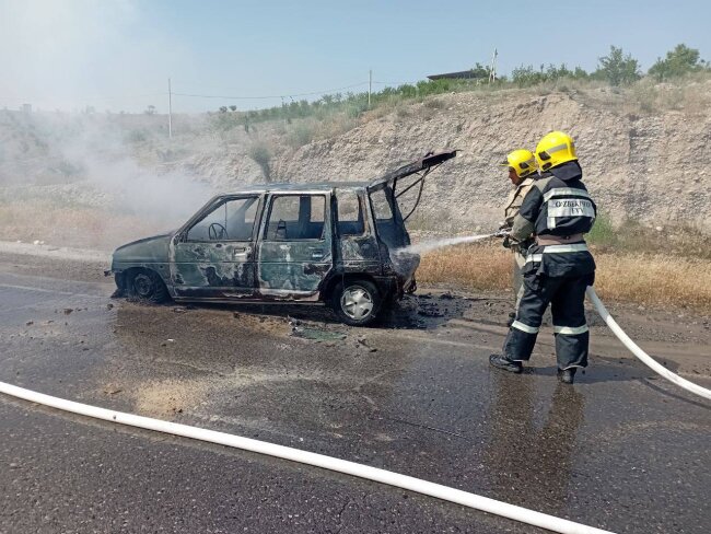 В Ферганской области сгорел автомобиль «Tico»