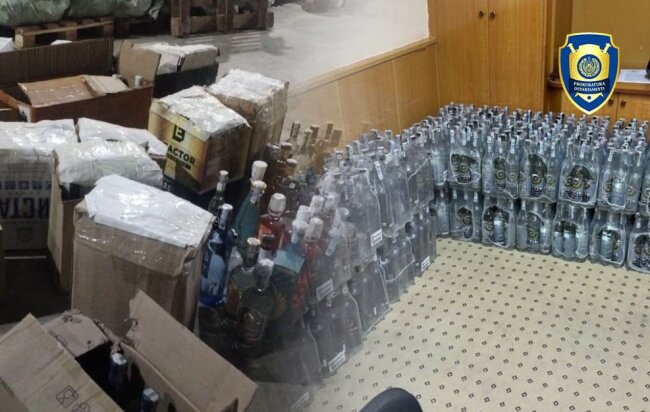 В Алмалыке незаконно торговала алкоголем, изъяты тысячи бутылок