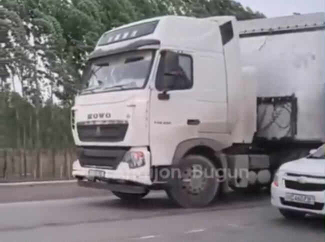 В Андижане столкнулись два грузовика, есть пострадавший