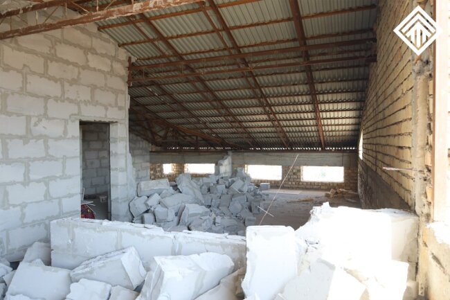 Самаркандского «Карлсона» заставили снести незаконные стены, возведённые под крышей дома