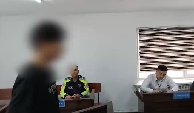 В Навои дорожного «учителя» временно лишили водительского удостоверения - видео