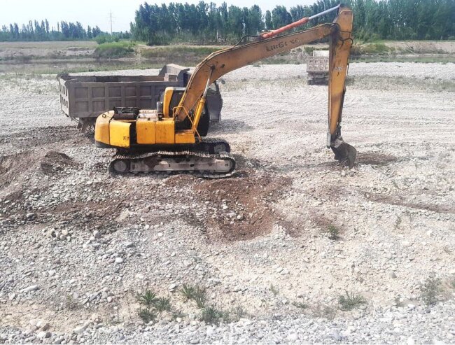 Мужчины, которые уничтожают реку Нарын в Намангане, заплатят крупный штраф