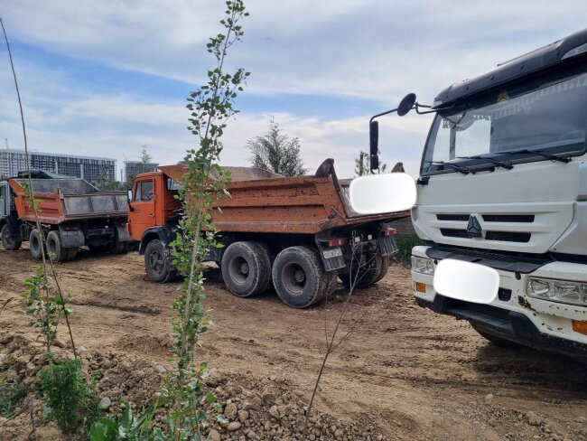 Экологи наказали 7 водителей самосвалов, сбросивших строительный мусор в неположенном месте в Ташобласти