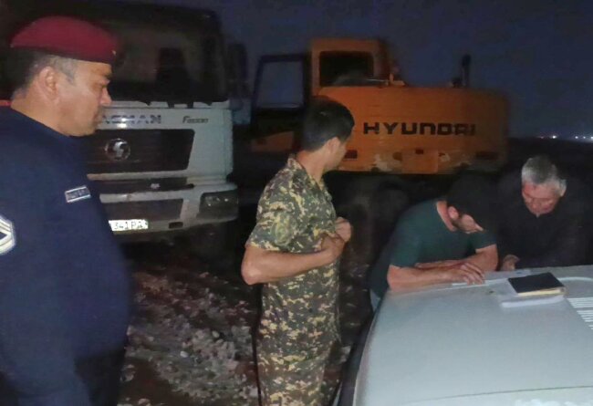 Наказаны лица, которые в Наманганской области уничтожали русло реки Нарын, они выплатят крупный штраф