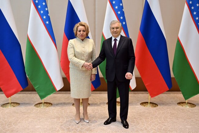 Шавкат Мирзиёев встретился в Ташкенте с Валентиной Матвиенко и поздравил её с днём рождения