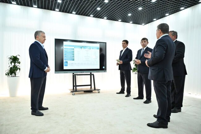 По прибытию в Андижан Шавкат Мирзиёев ознакомился с ходом модернизации аэропорта