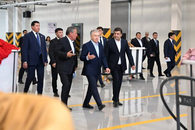 Шавкат Мирзиёев посетил текстильный кластер в Андижане «WBM Romitex»