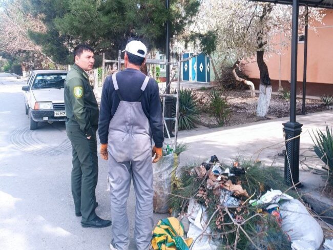 Жители Ферганской области получили штрафы за выброс мусора в неположенном месте